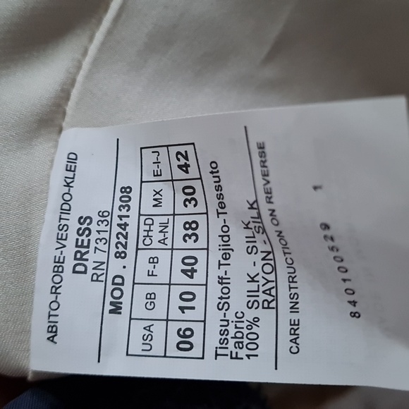 100% Silk, black lace with pleated dress in size US 6. - Picture 6 of 6